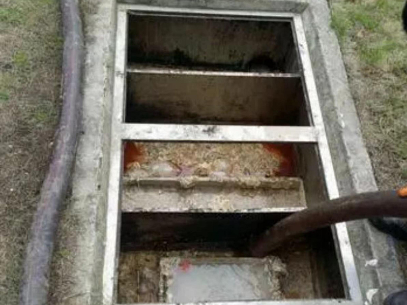 左贡隔油池清理