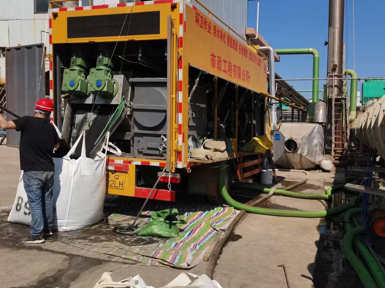 左贡淤泥压干处理